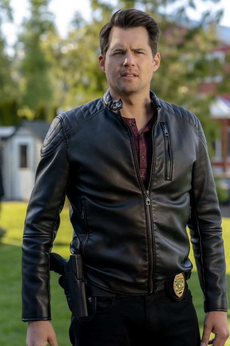 Kristoffer Polaha as detective Travis Burke in Mystery 101